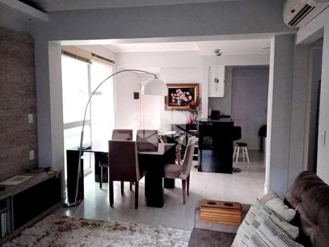 Excelente apartamento garden 2 dormitórios, sendo 1 suíte no bairro Menino Deus. 121 m2