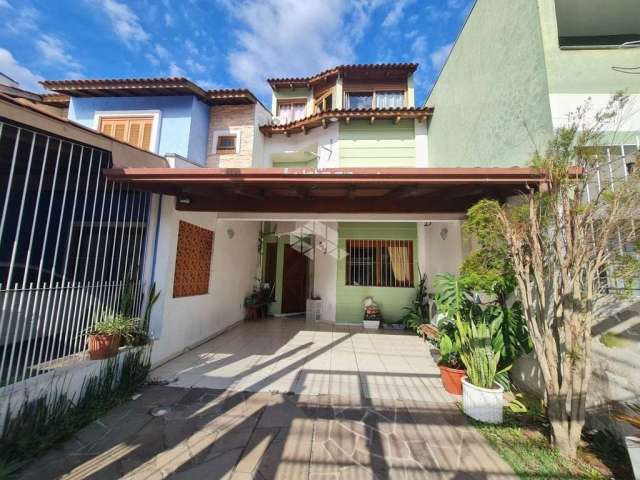 Casa com 4 dormitórios/Quartos á venda no bairro Hípica, Zona Sul