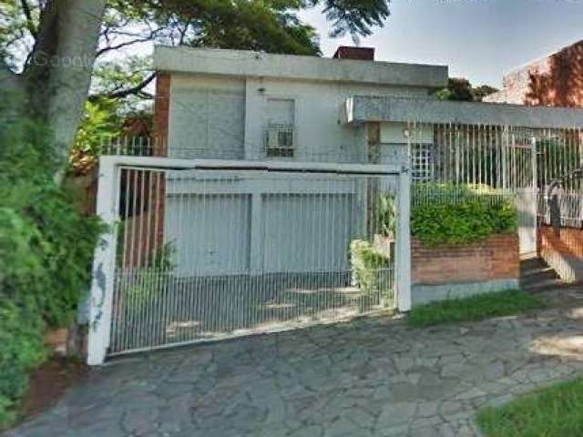 Casa 3 dormitórios, suíte, 4 vagas, com piscina menino deus