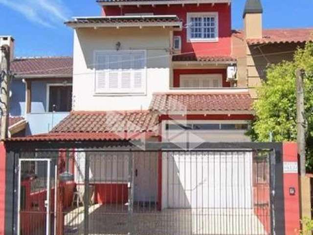 Casa 03 dormitórios, 2 vaga, na Hípica em Poa