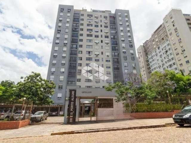 Cobertura de  02 dormitórios com vaga, 111m² privativos, prédio com elevador e ótima área lazer.