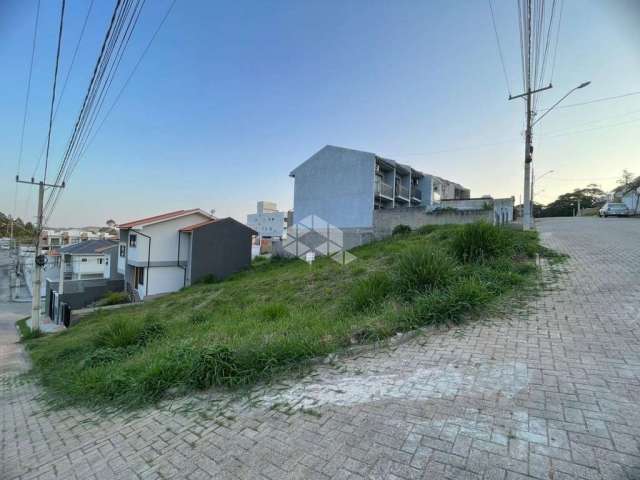 Terreno de esquina à venda no bairro Potecas em São José/SC