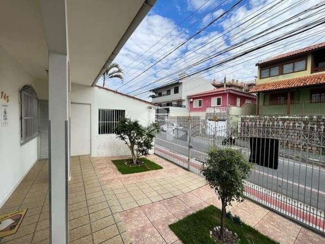 Casa residencial semi mobiliada com 3 dormitórios