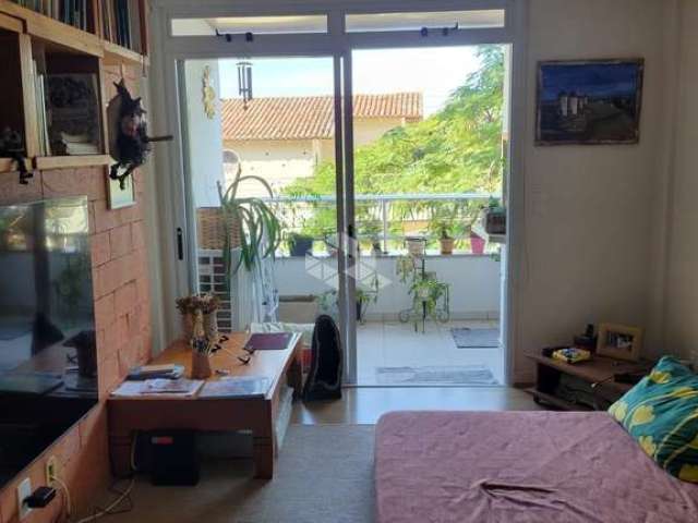 Apartamento 2 dormitórios (1 suíte) no centrinho da Lagoa