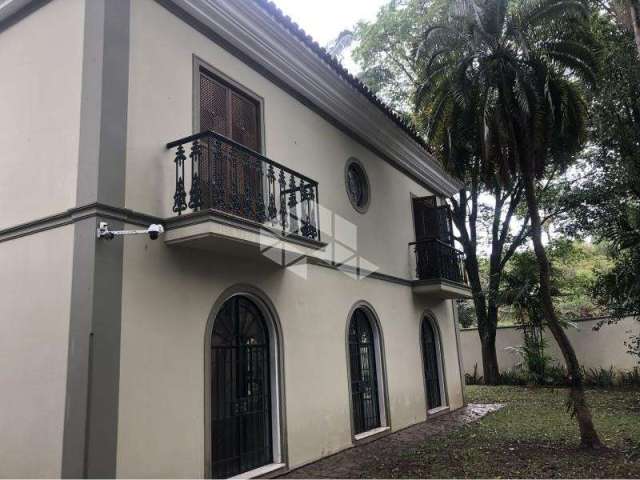 Belíssima Casa no Jardim América com amplo jardim.