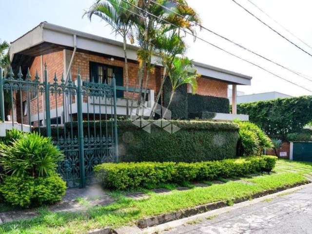 Casa com ampla área externa no Cidade Jardim.