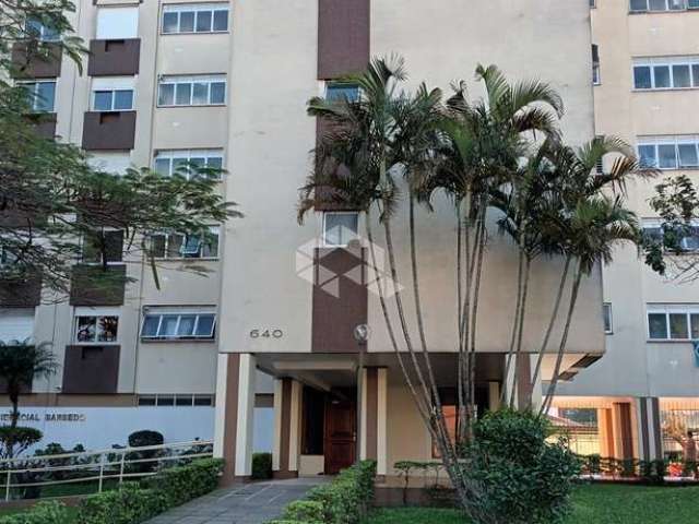 Apartamento 2 dormitórios com dependência Menino Deus