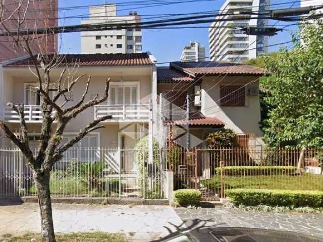 Casa no bairro petrópolis com 2 dormitórios, patio e edicula