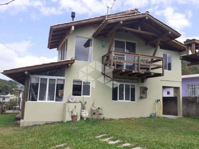 Casa em garopaba, macacu com 3 dormitórios