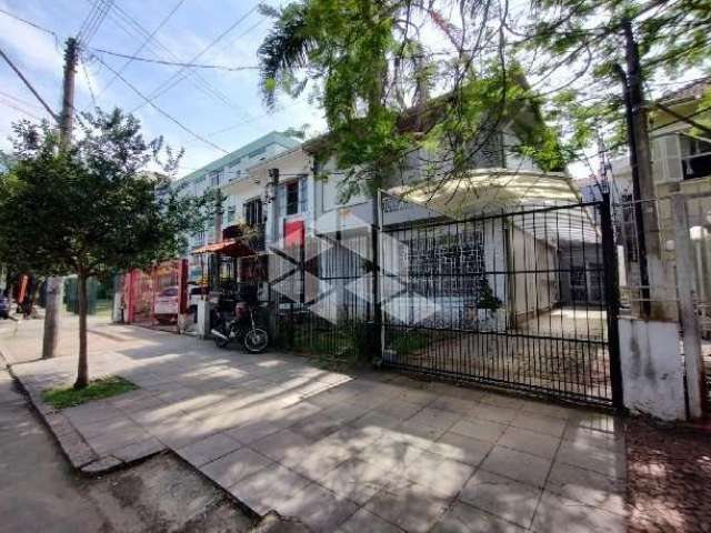 Casa com aproximadamente 200m² , 3 vagas , Menino Deus