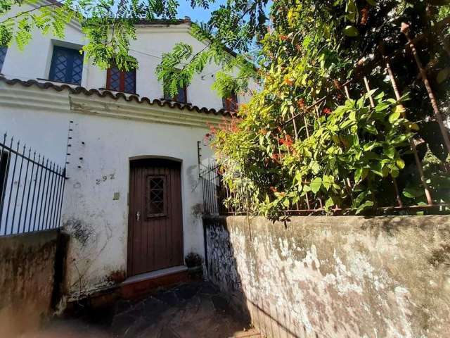 Casa de 3 dormitórios desocupada no Menino Deus