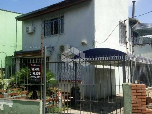 Casa 4 dormitórios, 01 banheiro, 2 suítes, garagem p/ 3 veículos, 500m PUC.