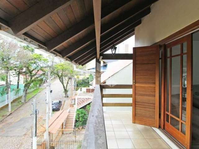 Casa à venda com 4 quartos e 2 vagas no Bairro Santo Antonio