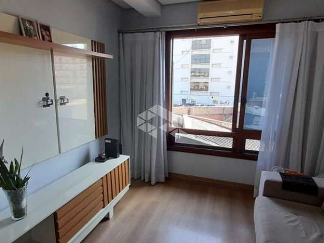 Apartamento 02 dormitórios e duas vagas no bairro azenha.