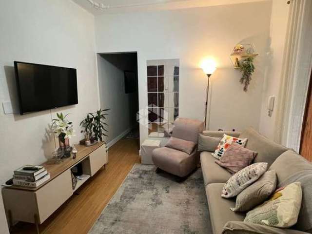 apartamento terreo com dois patios do lado do zaffari, 52m² área privativa, no bairro Menino Deus.