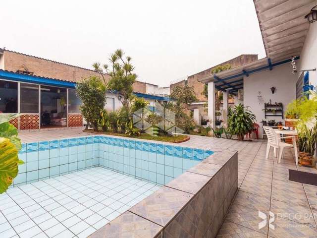 Casa 3 dormitórios com suite e piscina no bairro Cavalhada