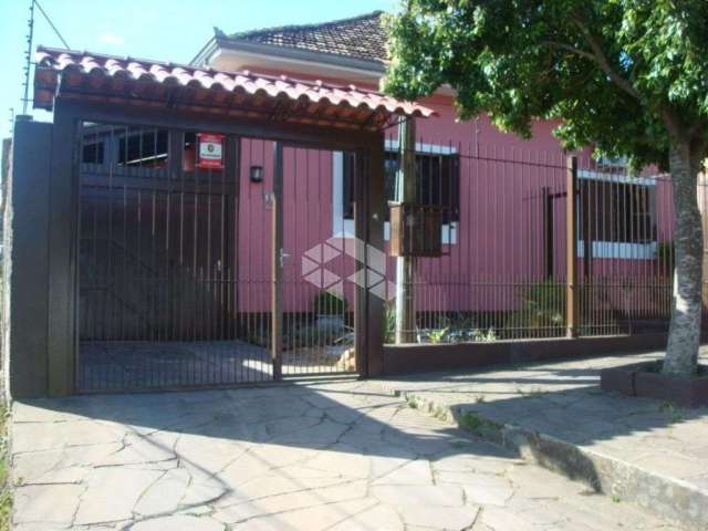 Casa com 4 dormitórios/quartos, 6 vagas/box de garagem no Bairro Nonoai