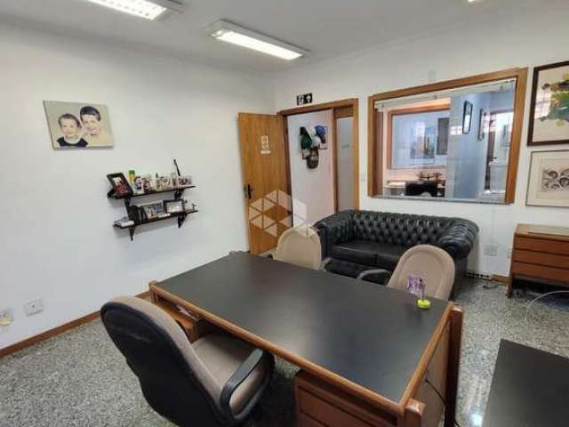 Sala Comercial com 3 estações de trabalho 1 vaga e 92m2 para vender no Bairro Petropolis por R$ 500.000