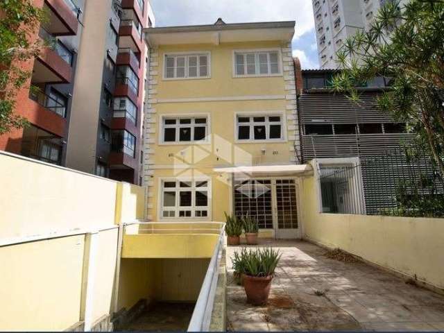 Casa com 3 Quartos e 4 banheiros à Venda, 258 m²