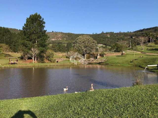 Terreno de 1.000 metros quadrados no Country Village com piscina