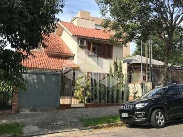 Casa de 200m2 com 3 dormitórios, 2 pisos