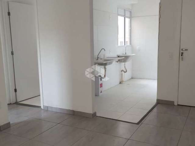 Apartamento Térreo,desocupado, 2 quartos, vaga e condomínio com infraestrutura.