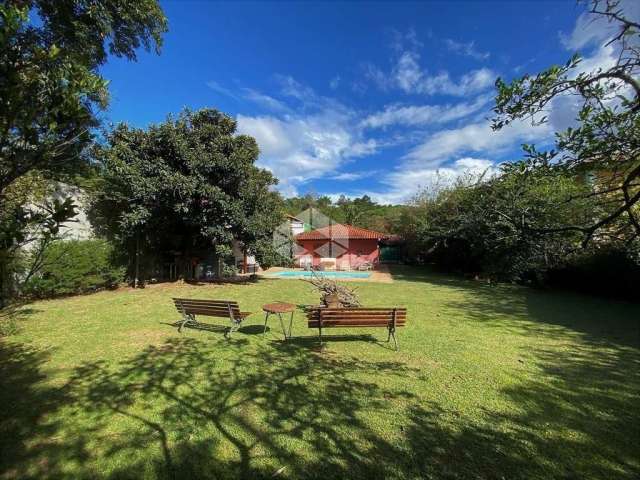 Chácara Vale do Rio Cotia - TÉRREA, 3 suítes, lote plano, piscina e gourmet!