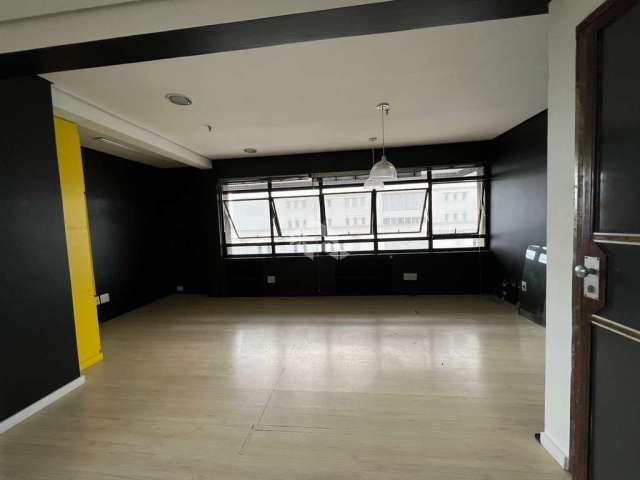 Sala comercial de 36m² na Rua Fernando Gomes - Moinhos de Vento.