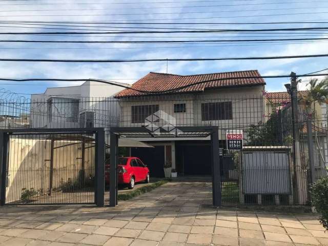 Terreno com 2 apartamentos, 1 JK e 1 casa! Perfeito para investimentos