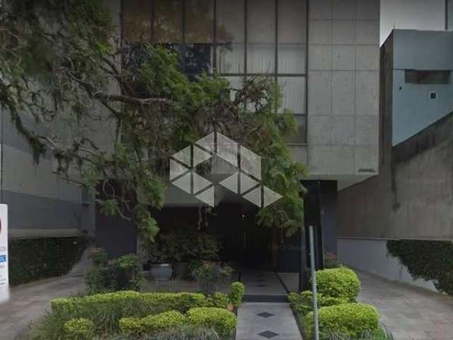 Conjunto de 2 salas comerciais, cozinha, banheiro, local previlegiado em edificio de alto padrão.