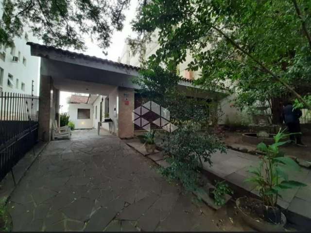 Casa com 3 quartos e' 4 vagas no Moinhos