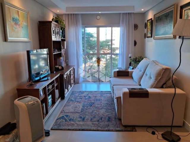 Apartamento no Cambuci com 55m², reformado, 1 dormitório, sacada