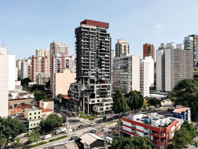 Duplex com 1 suite, mobiliado, 1 vaga a venda Pinheiros, Rua Cristiano Viana esquina com Av Rebouças.