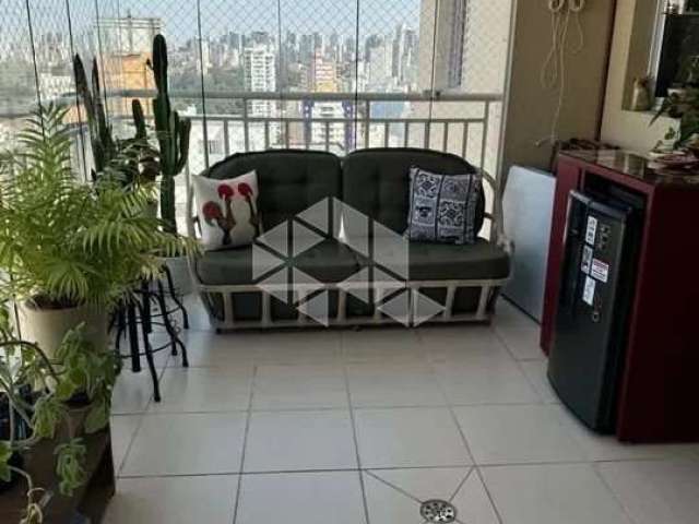 Apartamento no Cambuci  com 79m² com 2 dormitórios, sendo 1 suíte, andar alto, varanda, 2 vagas.