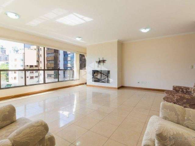 Apartamento com living amplo em frente ao clube União