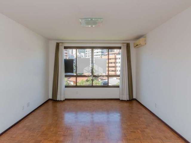 Apartamento de 84m2, living amplo, dois dormitórios, banheiro social, cozinha, área de serviço separada, dependência completa