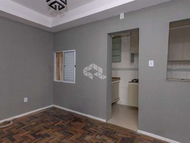 Apartamento 2 dormitórios com sacada no Centro Histórico.