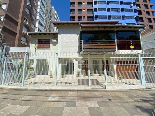 Casa de 3 dormitórios a metros do Hospital Mãe de Deus e do Zaffari da Getúlio Vargas