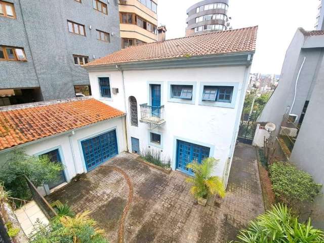 Casa em estilo colonial à venda no Bairro Bela Vista em Porto Alegre