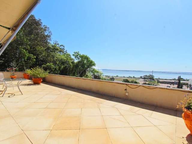 Cobertura horizontal com piscina e vista eterna para a Orla do rio Guaíba e o Estádio Beira Rio