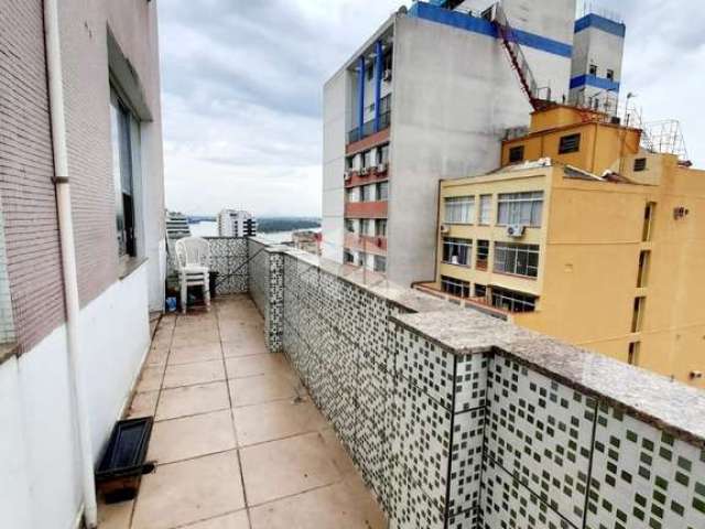 Apartamento de 2 dormitórios com sacada e vista para o Guaíba no Centro Histórico