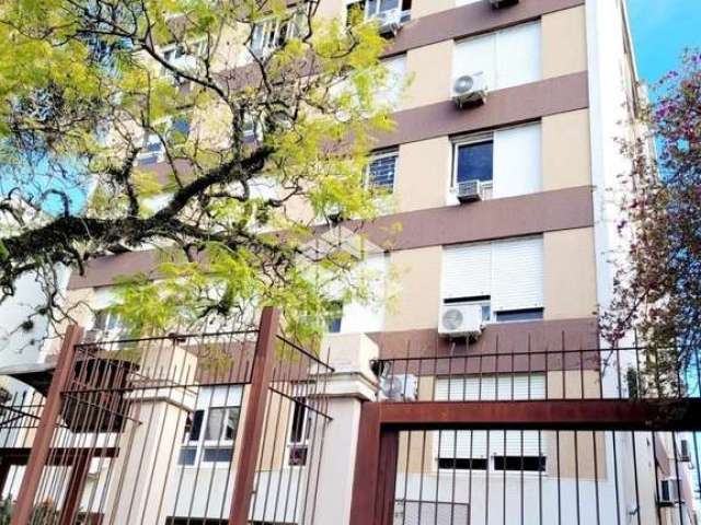 Excelente Amplo apartamento com 3 dormitórios, 1 suíte, amplo living com 3 ambientes, dependência completa, 1 vaga escriturada e elevador