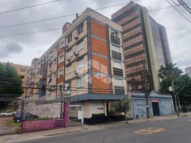 Excelente Apartamento de 1 dormitório amplo com banheiro, cozinha e área de serviço separada, elevador no centro histórico.