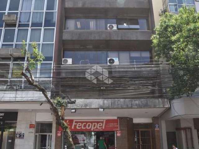 Excelente Sala Comercial ampla, de frente, recepção, sala principal, banheiro, bem localizada no bairro Floresta com elevador