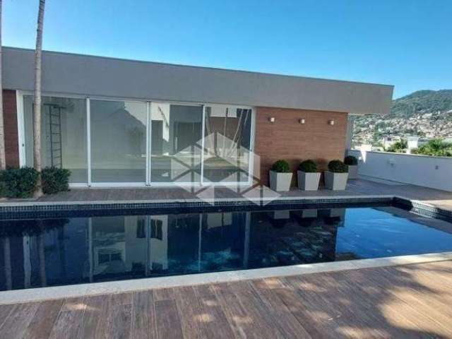 Casa com 4 dormitórios, sendo 2 suítes, e piscina, com 350 m², por R$ 3.000.000