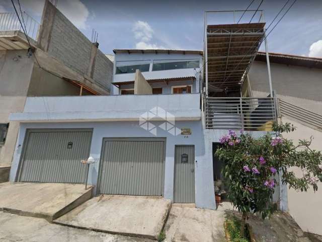 Vendo Casa 250 m2 4 Dormitórios, 1 suíte + Kitnet, 2 vagas de garagem no Parque Monte Alegre, Taboão da Serra-SP