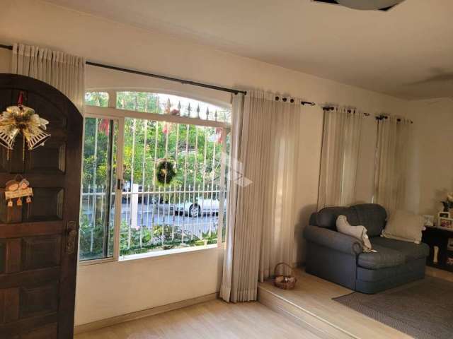 Vendo Casa de 460m² com 3 dormitórios na Vila das Oliveiras em Taboão da Serra - SP