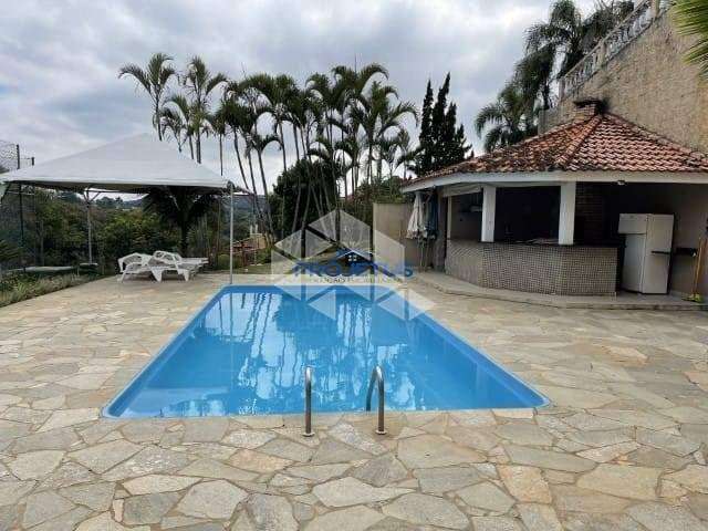 Vendo Linda Chácara com 4.000 m2 Piscina 5 Dormitórios sendo 1 Suíte Mairinque São Roque SP