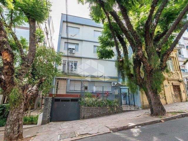 Apartamento 2 dormitorios terreo de frente, vaga para 2 carros, churrasqueira.