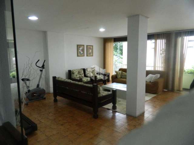 Excelente e espaçoso apartamento no Mont'Serrat.